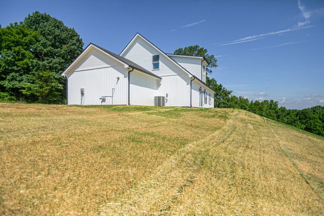 1020 Loggins Rd, House other with 4 bedrooms, 3 bathrooms and 1 parking in Charlotte TN | Image 28