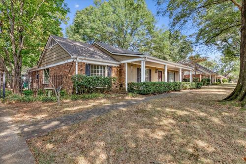 8018 Cross Pike Dr, Germantown, TN, 38138-8122 | Card Image
