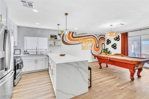 425 Golden Valley Dr, Henderson, NV, 89002-8325 | Card Image