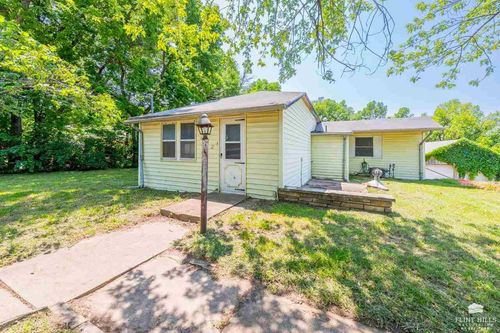 402 1st St, Saint George, KS, 66535-9802 | Card Image