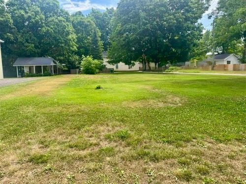 402 N Spruce St, Vicksburg, MI, 49097-1122 | Card Image