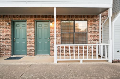 a15-929 W Hickory St, Denton, TX, 76201-9101 | Card Image