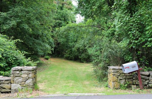 1000 Lake Ave, Greenwich, CT, 06831-2713 | Card Image