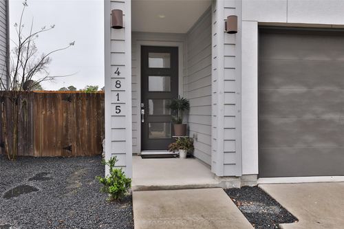 4815 Martin Oaks Ln, Houston, TX, 77018-1498 | Card Image