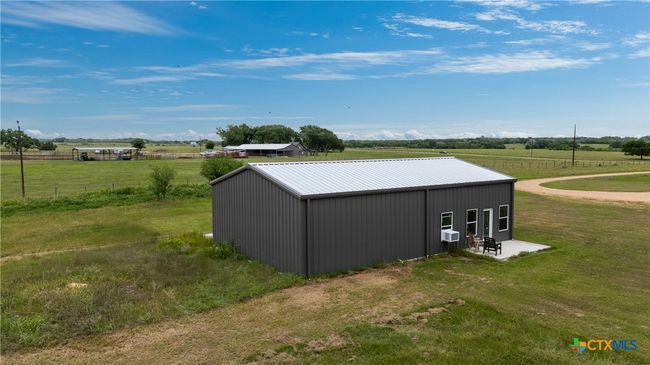 592 Dagg Rd, Home with 1 bedrooms, 2 bathrooms and null parking in Yoakum TX | Image 24