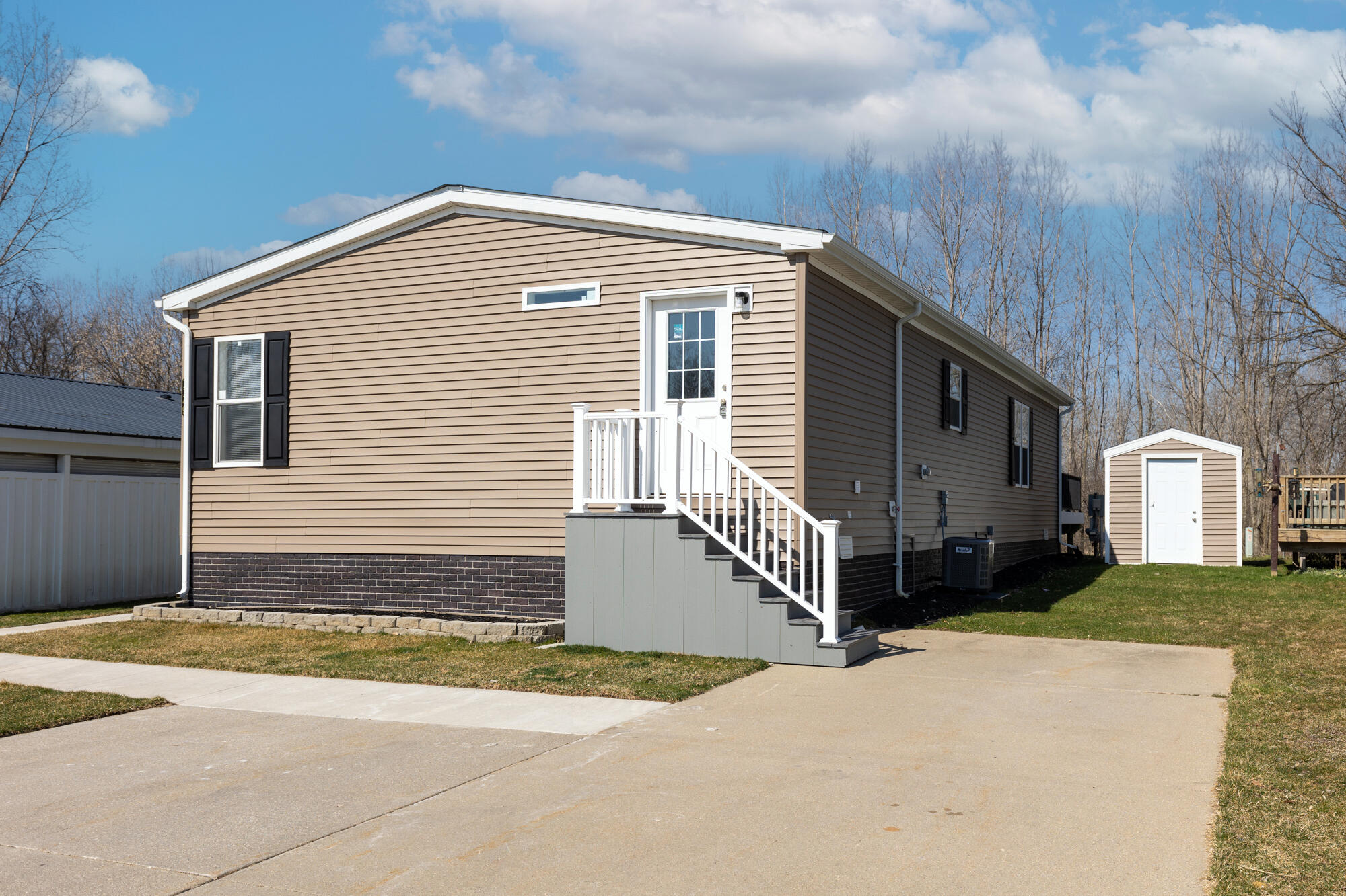 Maple Leaf Ct, Charlotte, MI 48813