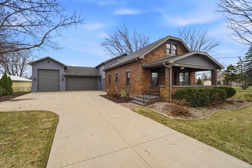 1881 W Main Street, LITTLE CHUTE, WI, 54911 | Card Image