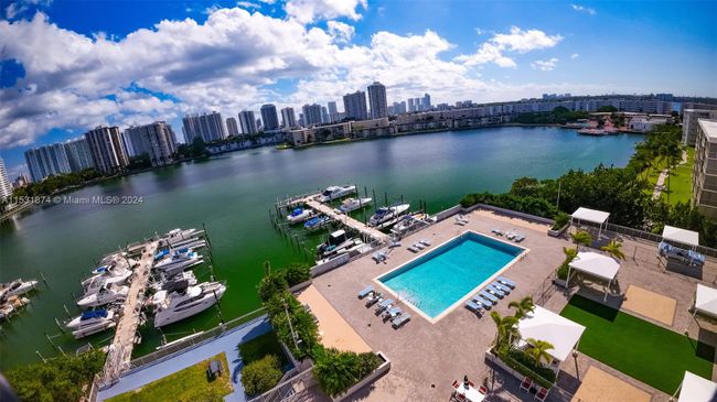 PH04 - 18011 Biscayne Blvd, Condo with 2 bedrooms, 2 bathrooms and null parking in Aventura FL | Image 2