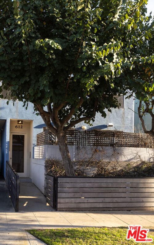 c-612 Flower Ave, Venice, CA, 90291-2749 | Card Image