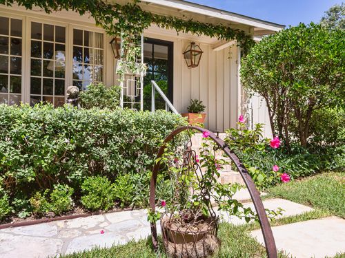 3902 Petes Path, Austin, TX, 78731-6121 | Card Image