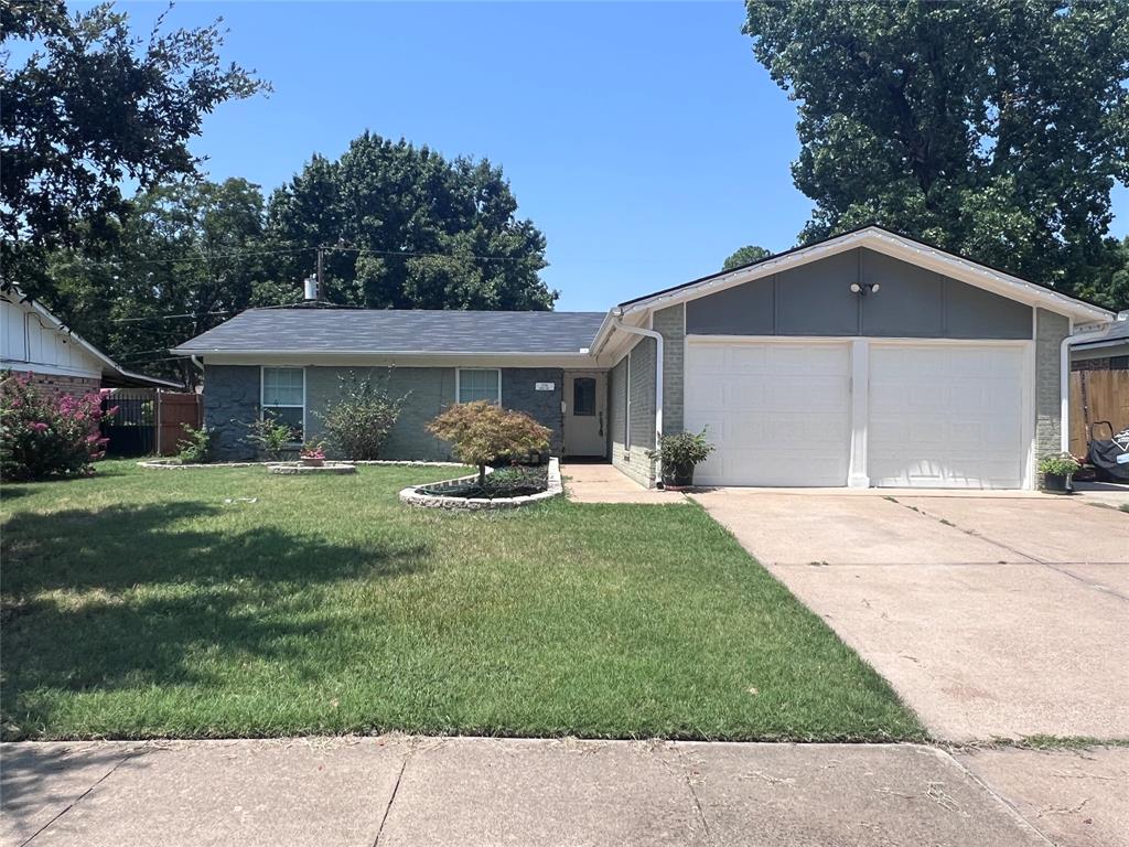 Barron Ln, Fort Worth, TX 76112