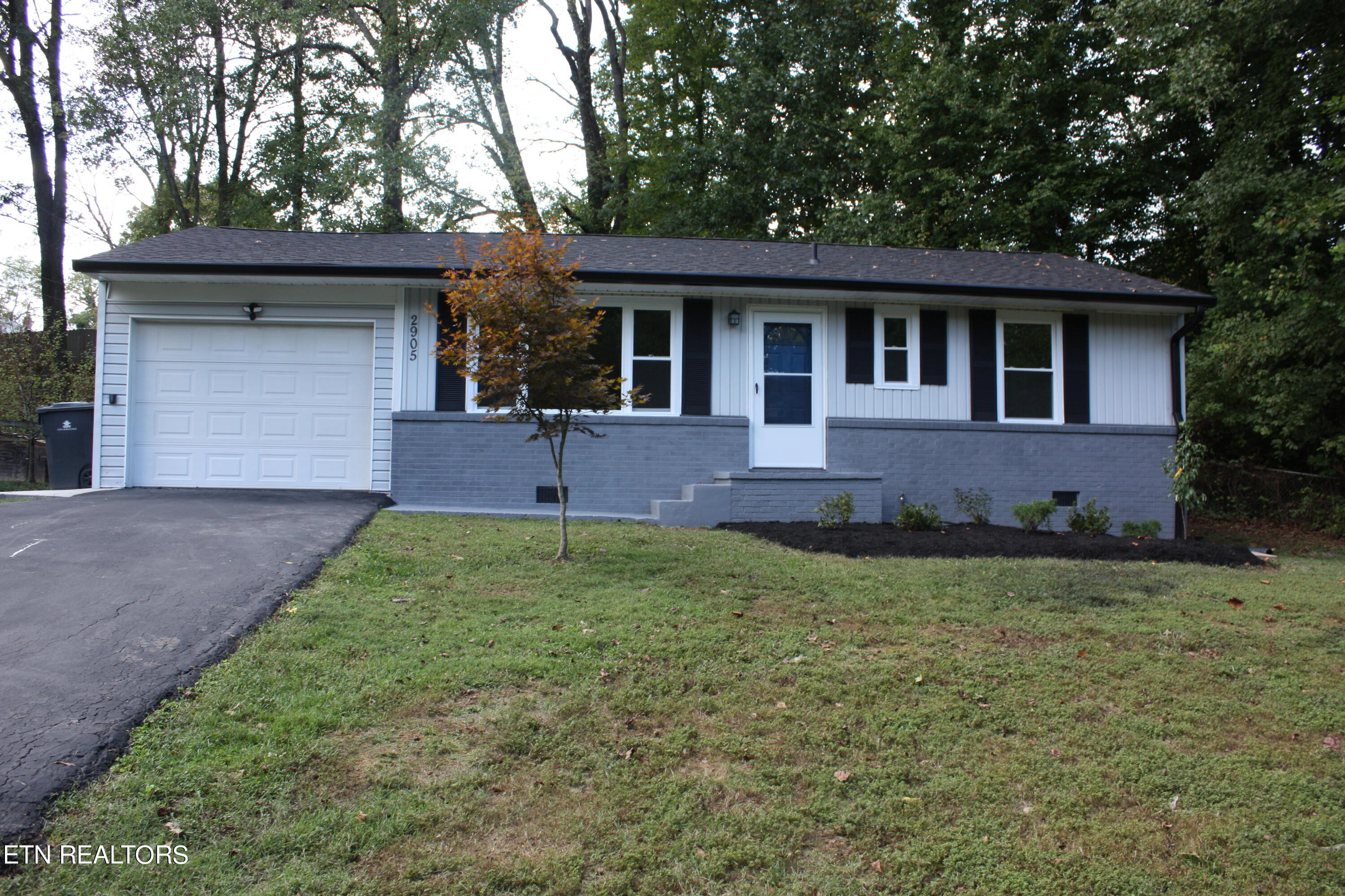 Davis St, Knoxville, TN 37920