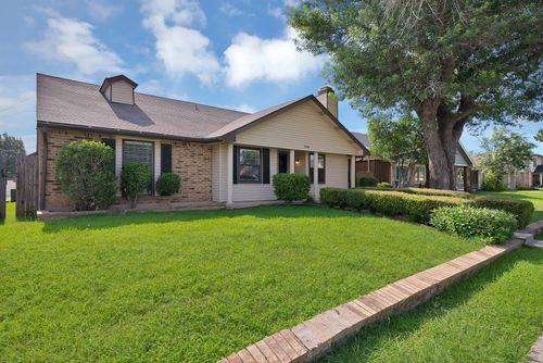 7000 Curry Dr, The Colony, TX, 75056-3157 | Card Image
