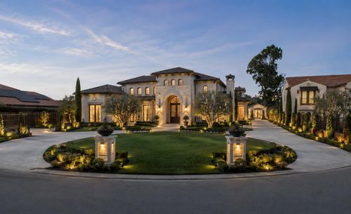2552 E Sarazen Ave, Fresno, CA, 93730-5161 | Card Image