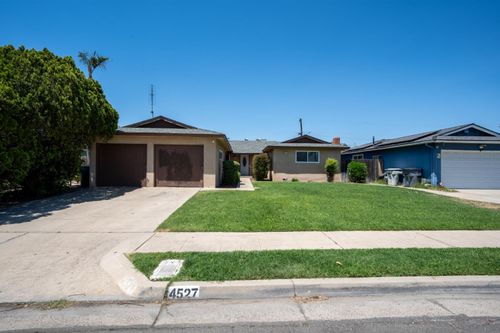 4527 N Chestnut Avenue, Fresno, CA, 93726 | Card Image