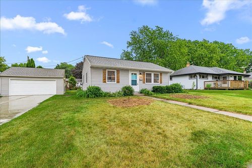625 Pleasant Drive, West Bend, WI, 53095 | Card Image