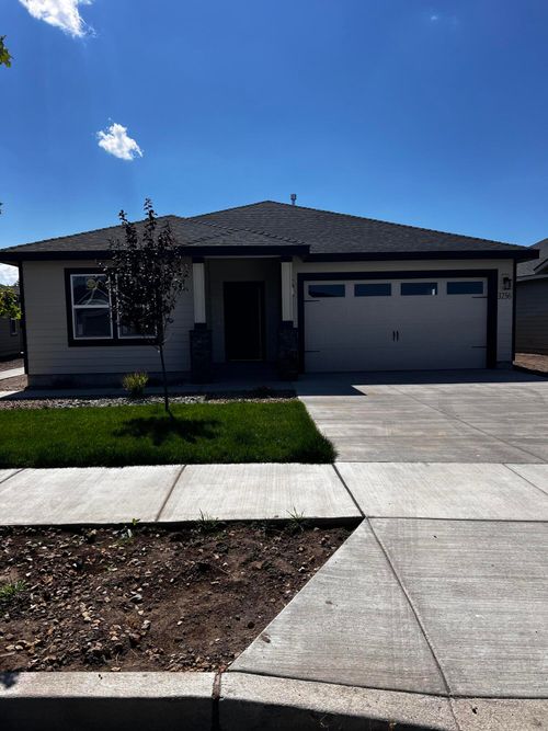 27-3236 Nw Dogwood Ave, Redmond, OR, 97756-6624 | Card Image