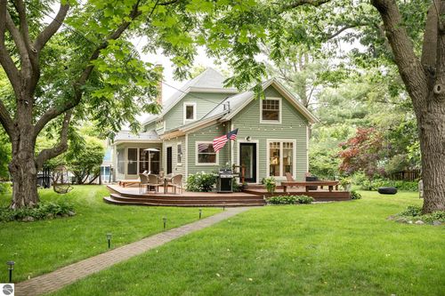 828 Washington St, Traverse City, MI, 49686-2731 | Card Image