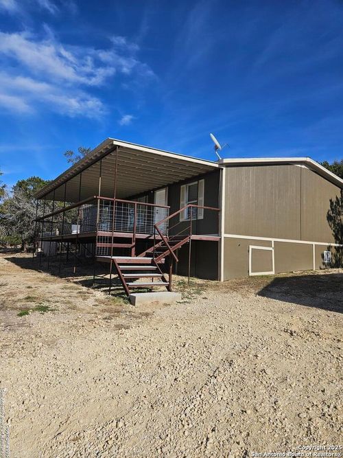 1021 13th St W, Lakehills, TX, 78063 | Card Image
