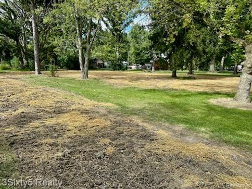 20223 Newman Dr, Brownstown Twp, MI, 48183-5032 | Card Image