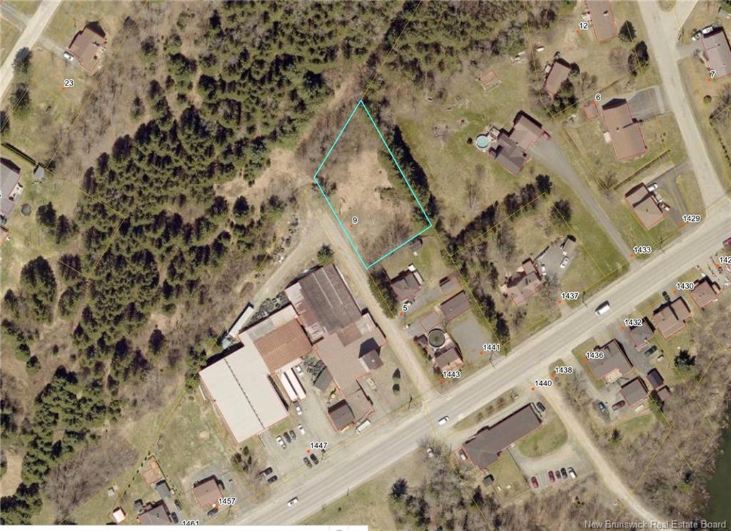 Land in Saint-Basile