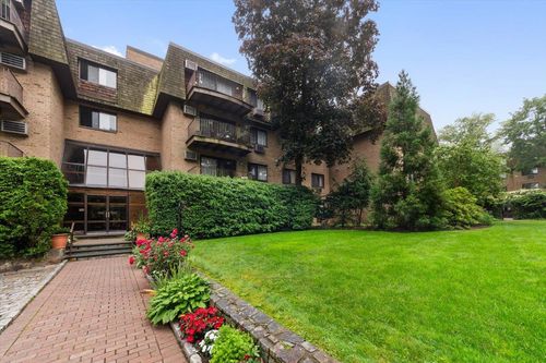135-500 Central Park Ave, Scarsdale, NY, 10583 | Card Image