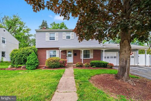 1085 N Washington St, POTTSTOWN, PA, 19464-4051 | Card Image