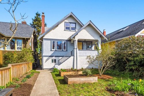 2711 Trinity St, Vancouver, BC, V5K1E6 | Card Image