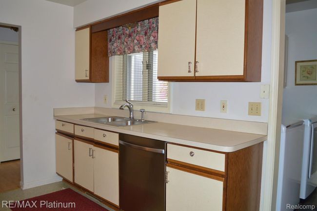 7244 Northfield Cir, Condo with 2 bedrooms, 3 bathrooms and null parking in Flushing MI | Image 6