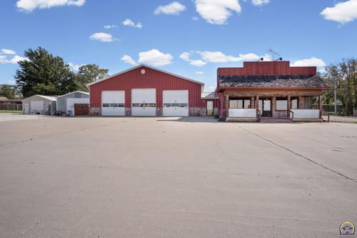 300 Arizona Ave, Holton, KS, 66436-1268 | Card Image