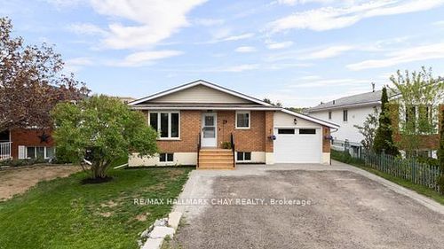 29 Jennings Dr, Penetanguishene, ON, L9M1K2 | Card Image