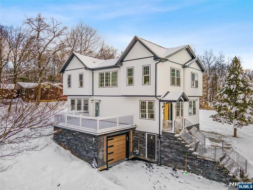 10 Old Rifle Camp Rd, Woodland Park, NJ, 07424-3131 | Card Image