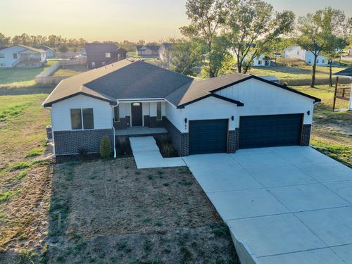 195 S Arbor Valley Way, Valley Center, KS, 67147 | Card Image