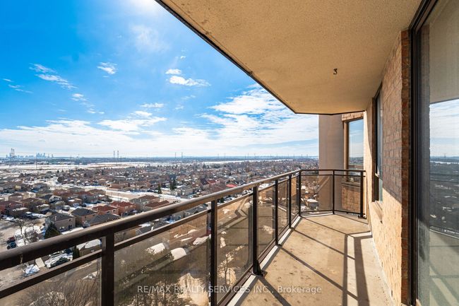 1210 - 20 Cherrytree Dr, Condo with 3 bedrooms, 2 bathrooms and null parking in Brampton ON | Image 36