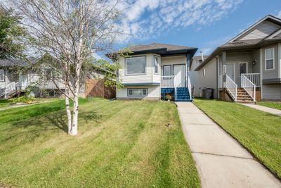 8842 69 Ave, House detached with 4 bedrooms, 3 bathrooms and 3 parking in Grande Prairie AB | Image 1