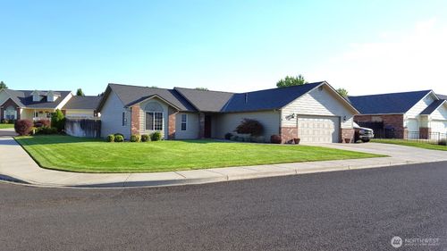 1869 Se Larch Ave, College Place, WA, 99324-1773 | Card Image