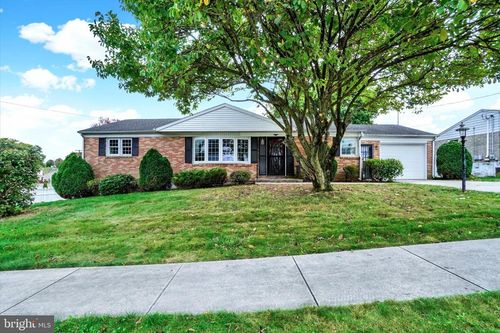 8 Spring Ridge Dr, YORK, PA, 17408-6241 | Card Image