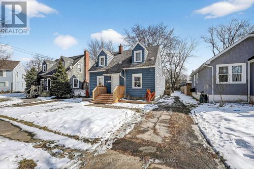 16 Walnut St, Welland, ON, L3C1E9 | Card Image