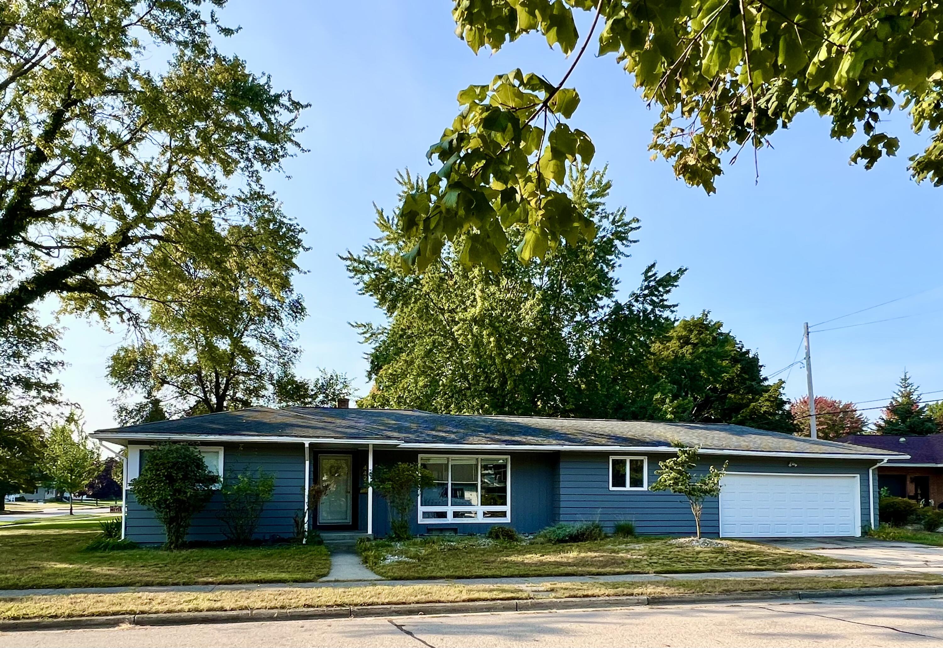 Orchard Ave, Grand Haven, MI 49417