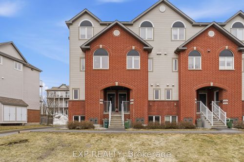 300 London Terrace, Manor Park - Cardinal Glen and Area, ON, K1K2W2 | Card Image