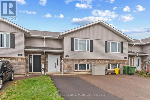 8 William Thomas Drive, Petawawa, ON, K8H0C3 | Card Image
