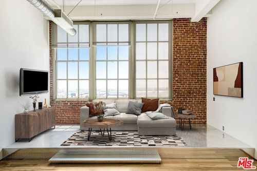 apt-610-1850 E Industrial St, Los Angeles, CA, 90021-1264 | Card Image