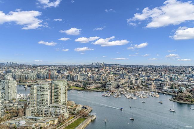 3902 - 1408 Strathmore Mews, Condo with 2 bedrooms, 2 bathrooms and 2 parking in Vancouver BC | Image 1