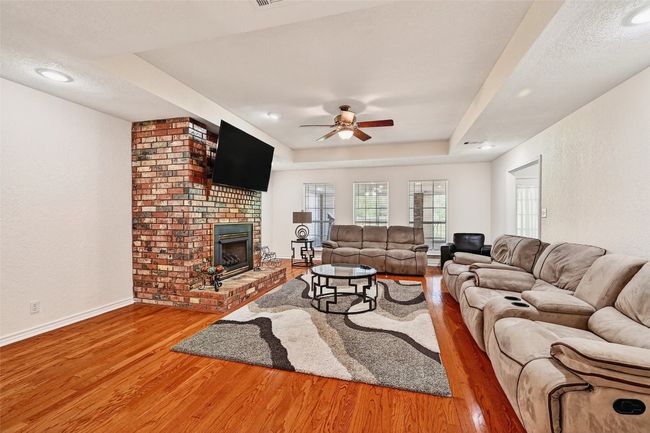 2107 Meadows Cir, House other with 3 bedrooms, 2 bathrooms and null parking in Sherman TX | Image 4
