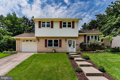 447 Pawnee Dr, MECHANICSBURG, PA, 17050-2587 | Card Image