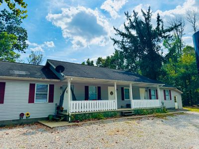 Front of apartments | Image 2