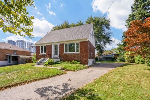 8 Crown Crt, Etobicoke, ON, M8Z4V4 | Card Image