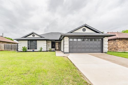 6514 Aires Dr, Arlington, TX, 76001-7454 | Card Image