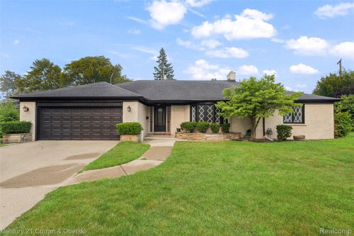 4 Crescent Ct, Dearborn, MI, 48124-1206 | Card Image