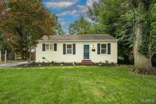 2568 Bonniebrook Dr, Maryland Heights, MO, 63043-1112 | Card Image